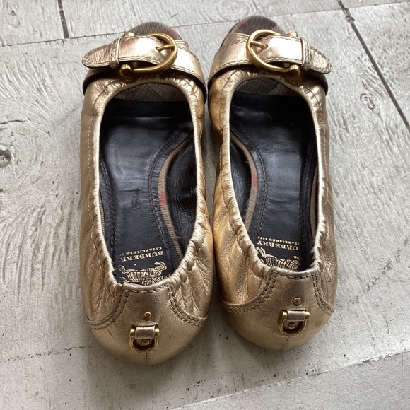 BURBERRY gold leather flats - Picture 5 of 6